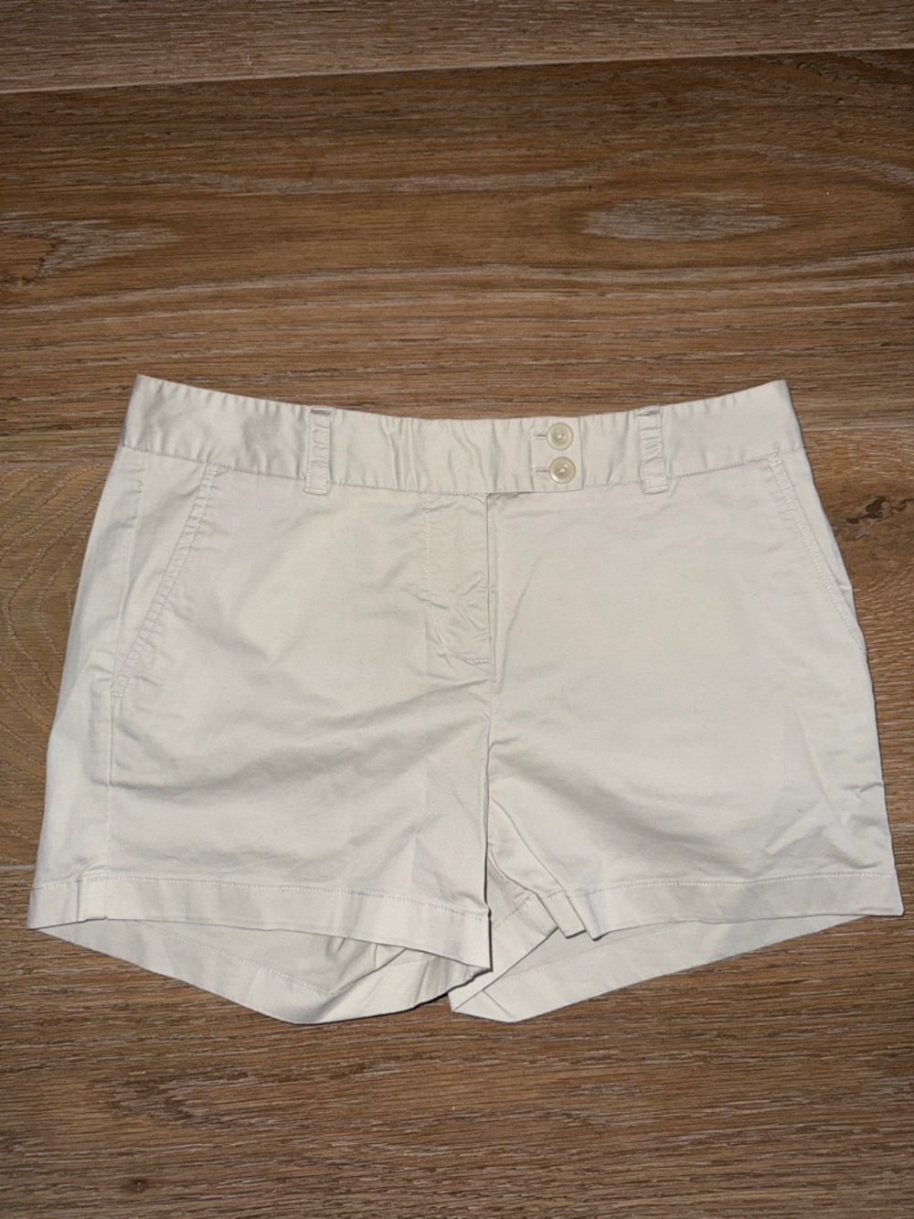 Vineyard Vines Khaki Women's Shorts - size 8. EUC